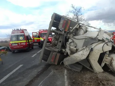 Există și șoferi de betonieră vitezomani. Unul s-a răstunat și a murit pe DN2 - „Drumul morții” - Foto: news.ro
