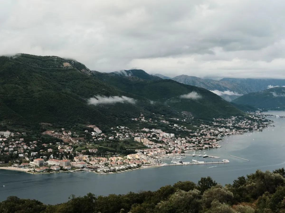 Muntenegru, turism spectaculos. Locul unde muntele cade în mare - Foto: Pexels/Neon Joi