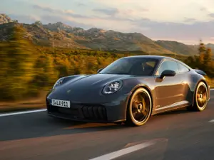 Cutiile negre, obligatorii pe mașini din iulie. Cum le montezi pe autoturisme aflate deja în trafic? - Foto: porsche.com (Imagine cu rol ilustrativ)