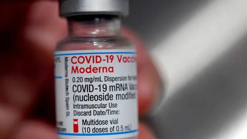 Moderna retrage sute de mii de doze ale vaccinului anti-Covid din cauza unei „contaminări”/foto: getty