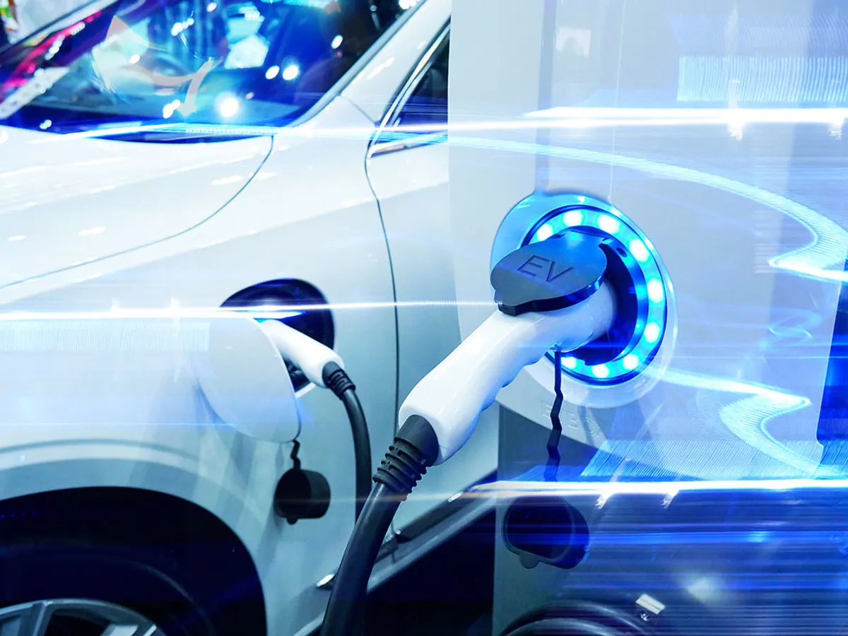 Înmatriculările de mașini electrificate au explodat în primele patru luni din 2021. / Foto: physicsworld.com