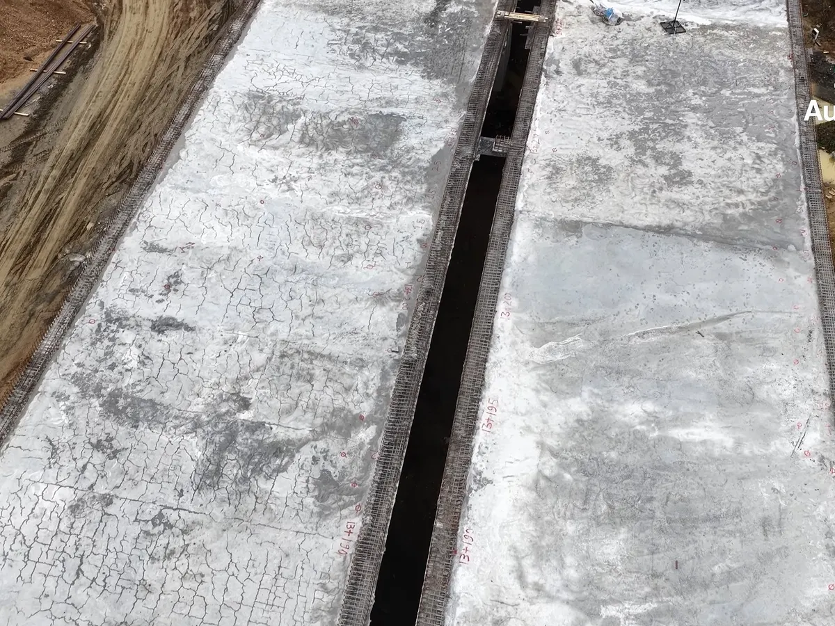 Cum arată betonul turnat de turci pe un ciot al Autostrăzii Sibiu-Pitești - Foto: Facebook / Asociația Pro Infrastructură