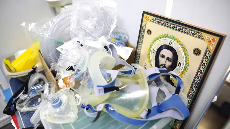 Unul din trei români strânge informații despre pandemie sau se refugiază în religie sau spiritualitate, arată primele rezultatele ale studiului COH-FIT - foto: INQUAM PHOTOS/ Octav Ganea