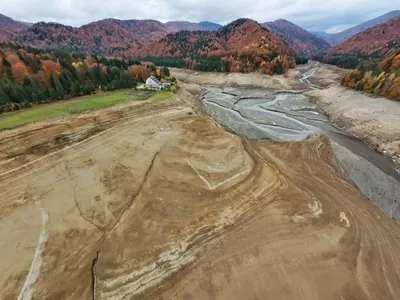 Lacul de acumulare Vidraru complet golit de apă - Foto: Facebook/Curtea de Arges (capitala a Tarii Romanesti)
