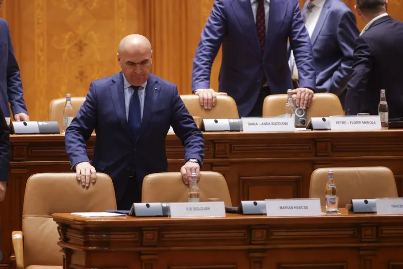 Ilie Bolojan şi colegii de coaliţie, la dezbaterea pe cele patru moţiuni de cenzură AUR - Foto: INQUAM PHOTOS/George Călin