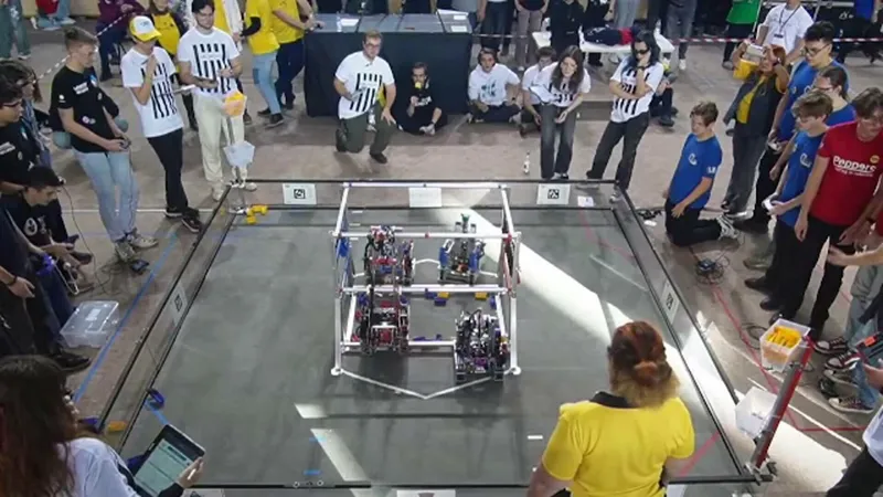 Elevii unui Liceu de Informatică din Iași au programat un robot în 4 secunde. Cum au reușit? foto: captură video ProTV