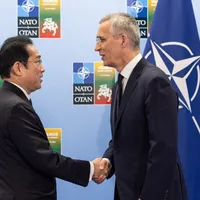 NATO și Japonia semnează un nou program de parteneriat, pe domenii extinse - Foto: Profimedia Images
