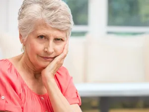 Pensionar îngrijorat la pensie - Foto: Freepik