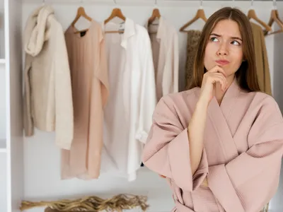 Cum să ai mai mult loc în dulap fără a renunța la haine? Detaliul pe care mulți îl ignoră - Foto: Freepik (Imagine cu rol ilustrativ)