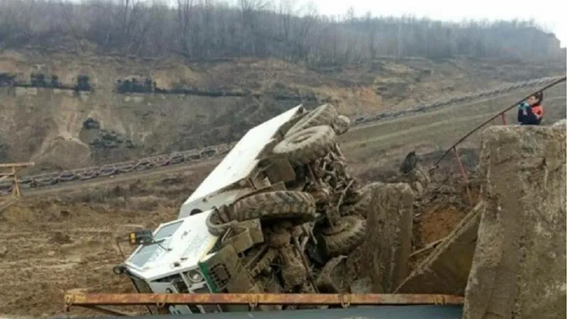 Vehiculul răsturnat la Jilț Sud / Foto: Gorjeanul