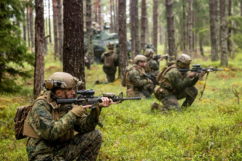 Soldați din Estonia, față în față cu rușii la frontiera cu Rusia - Foto: Profimedia Images (imagine cu rol ilustrativ)