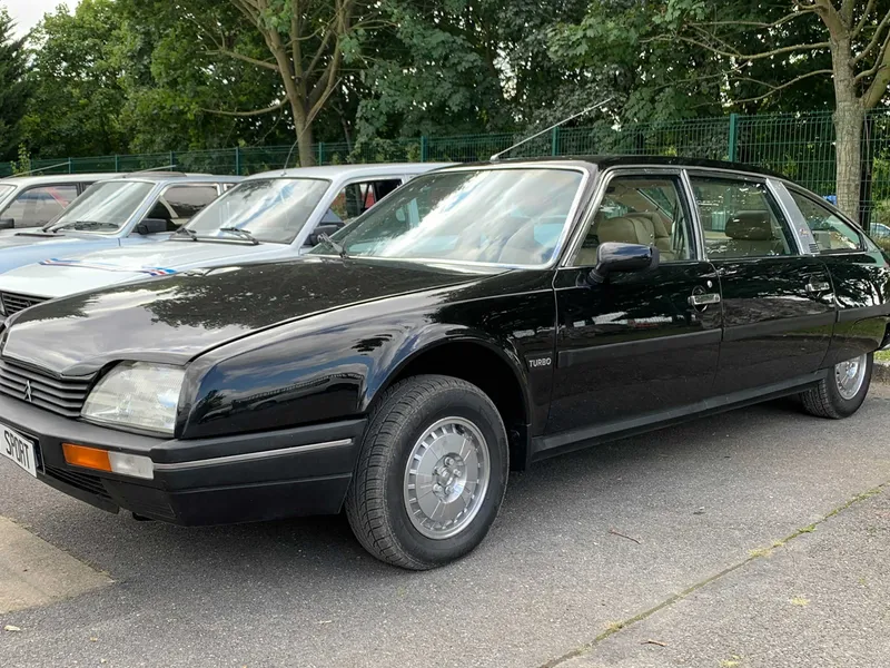 Citroën-ul CX Prestige este fabricat în 1988 și a fost modificat și transformat într-o limuzină. / Foto: largus.fr