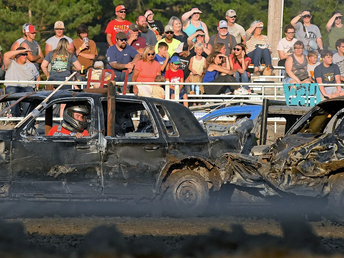 Australia: 13 răniți după ce o maşină de demolition derby a intrat în mulţime