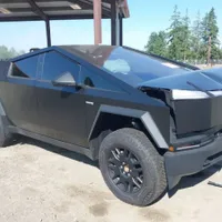 Așa arată o mașină electrică Tesla Cybertruck declarată daună totală. De ce nu se poate repara - Foto: electrek.co