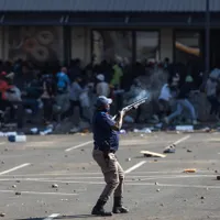Haos în Africa de Sud, după încarcerarea fostului președinte Jacob Zuma. / Foto: nytimes.com