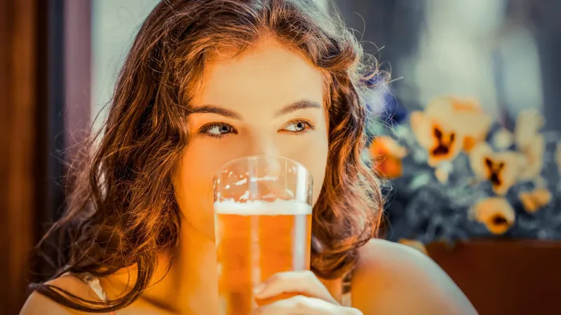 Băutura iubită de români care îngrașă și provoacă diabet. Nu conține strop de zahăr. Costă 9 lei - Foto: Freepik (imagine cu rol ilustrativ)