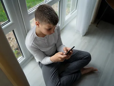 Copiii folosesc rețelele de socializare încă de la 5 ani. Câte ore petrec cei mici pe internet pe zi - Foto: Freepik (Imagine cu rol ilustrativ)