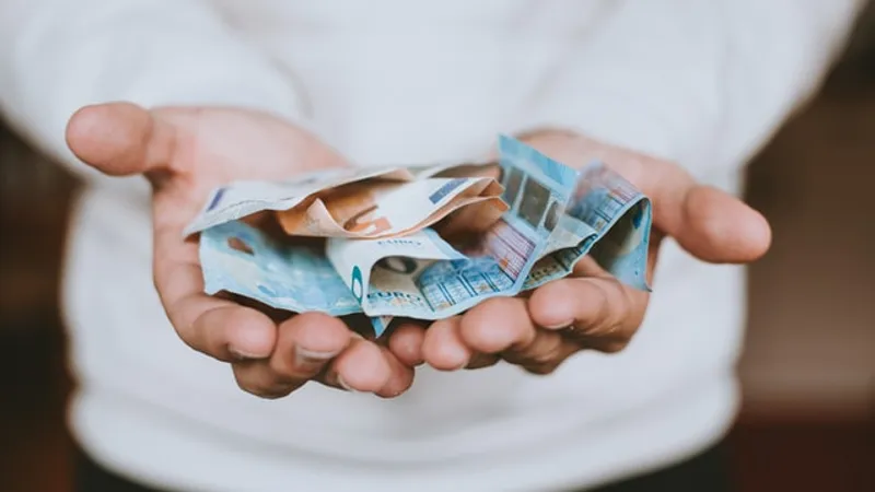 Cresc ratele românilor la bănci. Indicele ROBOR la trei luni a urcat la 2,20% pe an/FOTO: Unsplash