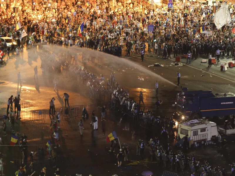 Acțiunea în forță a Jandarmeriei la protestul Diasporei a fost aspru criticată în spațiul public. FOTO: Inquam Photos/Octav Ganea