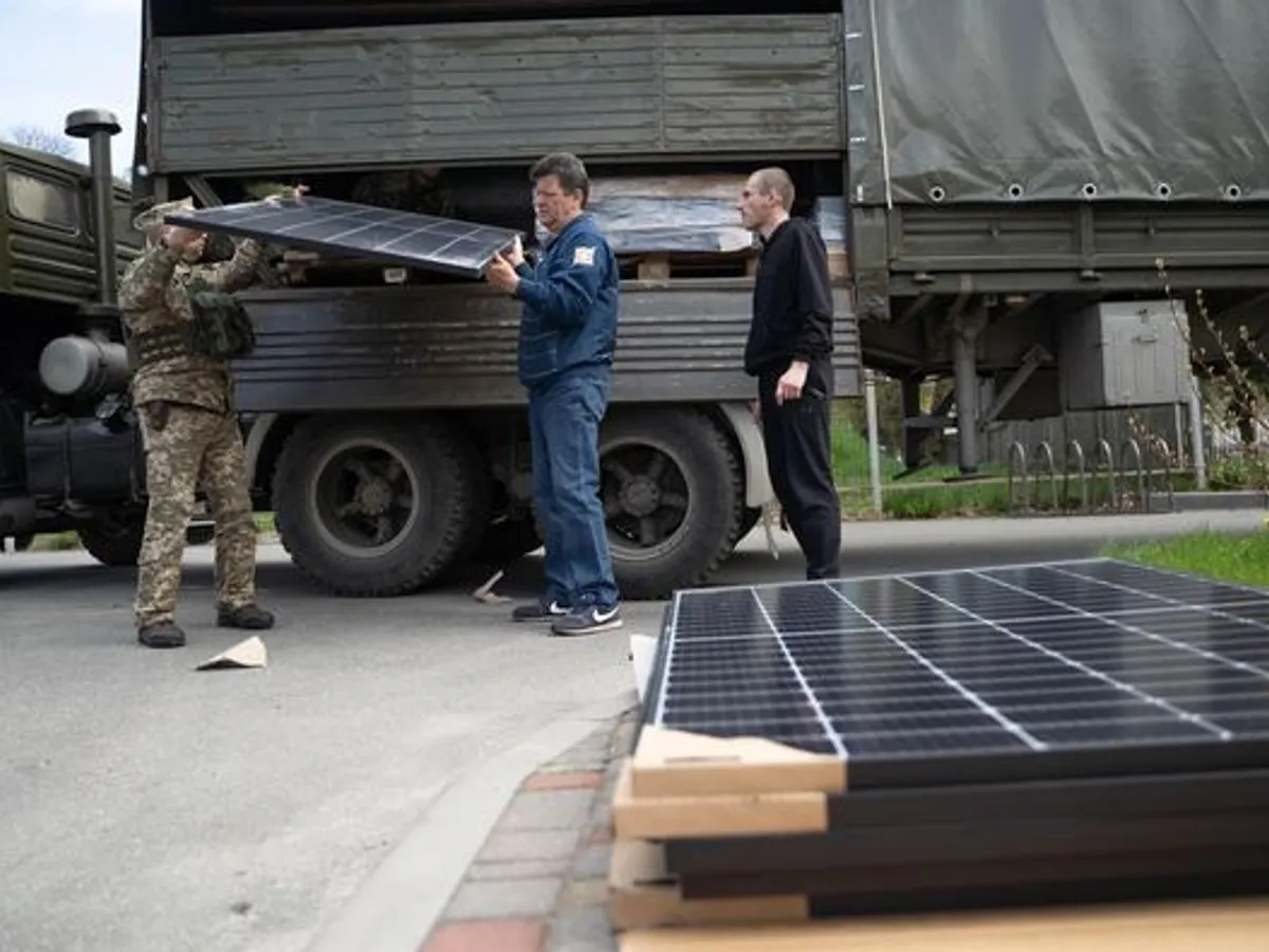 FOTO Elon Musk va trimite sisteme de economisire a energiei Tesla Powerwall în Ucraina/FOTO: Facebook/Михайло Федоров