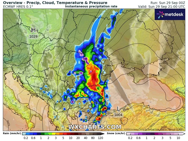 Meteorologul ce susține că România NU e lovită de ciclon. Care e adevărul despre ploile din România?