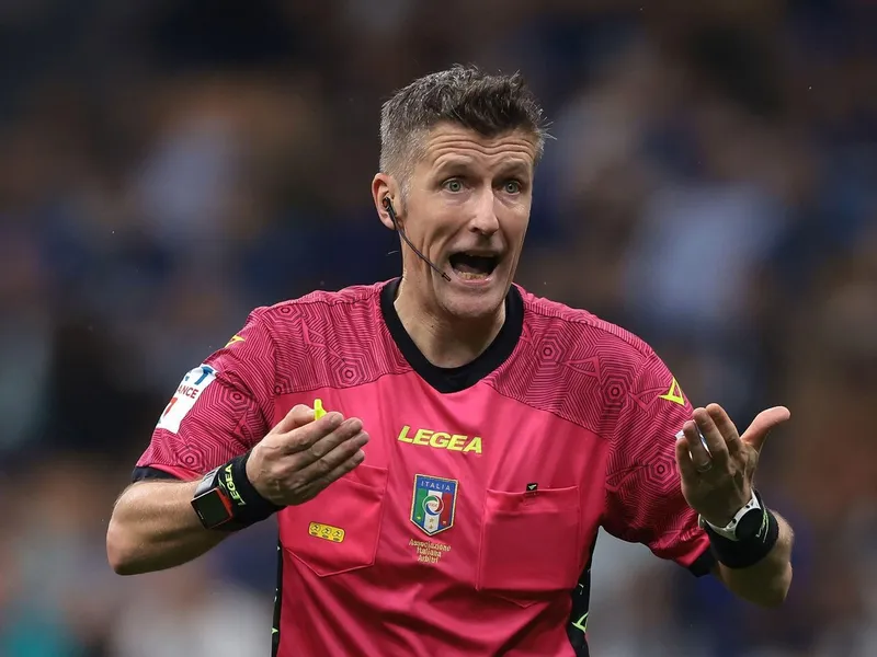 Meciul de fotbal Elveţia - România, programat luni, 19 iunie, la Lucerna, în Grupa I a preliminariilor EURO 2024, va fi arbitrat de o brigadă italiană avându-l la centru pe Daniele Orsato - Foto: Profimedia Images