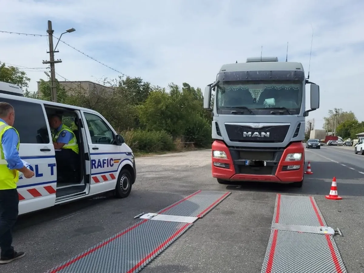 Camion controlat în trafic de inspectorii ISCTR - Foto: Facebook / ISCTR