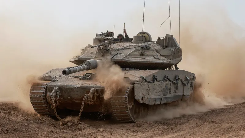 Israelul, gata de război cu gruparea Hezbollah. Coloane de blindate, trimise spre Liban - Foto: Profimedia images - Caracter ilustrativ