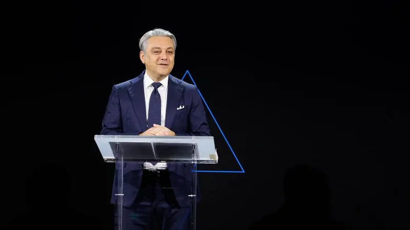 Șeful Renault și ACEA, scrisoare dură către UE: Industria auto, în pericol din cauza electrificării - Foto: Renault