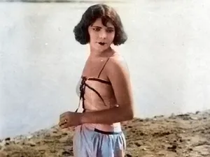 VIDEO Cum erau costumele de baie ale românilor în 1927 - Foto: cinemagia.ro