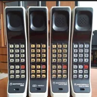 Un Motorola se vinde acum pe EBay și cu 1.800 de lire sterline/foto: twitter