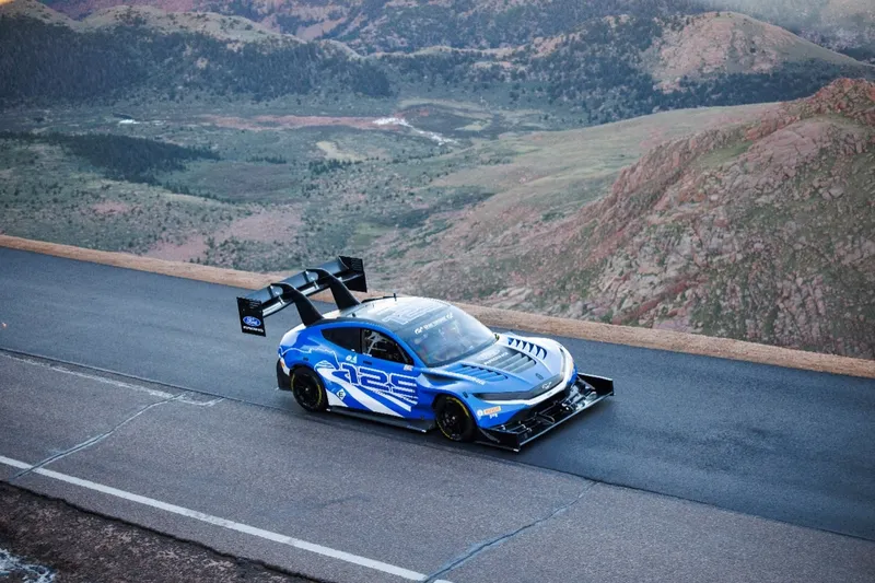 Ford Super Mustang Mach-E, la Pikes Peak 2026 - Foto: Ford Racing