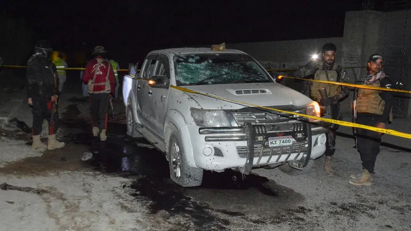 Un atentat cu bombă ucide 15 persoane lângă un miting politic din Pakistan