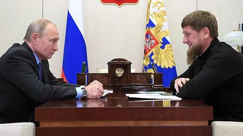Vladimir Putin și Ramzan Kadîrov- Foto: Twitter/@KremlinRussia_E