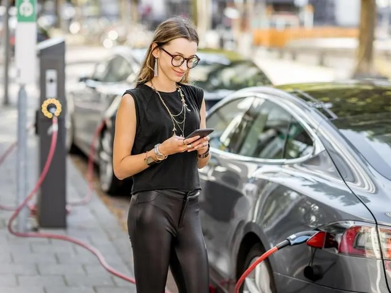 Mașinile electrificate, cotă de piață de 25% în România. Tesla de minimum 43.000 €, creștere de 530% - Foto: Profimedia Images - Rol ilustrativ