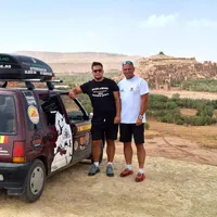 Aventură extremă! Doi români au traversat Europa, Africa și Asia cu un Tico. „Dor de slănină” - Foto: Facebook/Coast 25 Coast