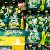 Două tipuri de ape minerale au fost dezinfectate ilegal cu ultraviolete. Nestle a recunoscut tot - Foto: Profimedia Images