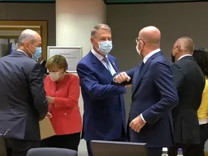 Iohannis la negocierile cu mască/FOTO: hotnews.ro