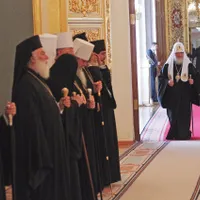 Președintele Rusiei, Vladimir Putin, și Patriarhul Kirill  al Bisericii Ortodoxe Ruse, riscă să-și piardă o bună parte din influența asupra lumii ortodoxe. Visul Rusiei de a fi „A treia Romă“ se destramă - Foto: Getty Images