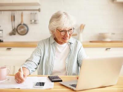 Ajutor la pensie pentru facturi. Ce trebuie să respecte pensionarii, pentru a beneficia de sprijin - Foto: Freepik (Imagine cu rol ilustrativ)