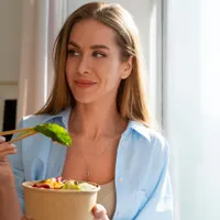 Planta sălbatică de pe marginea drumului care te scapă de retenția de apă și conține vitamina C - Foto: freepik (imagine cu rol ilustrativ)