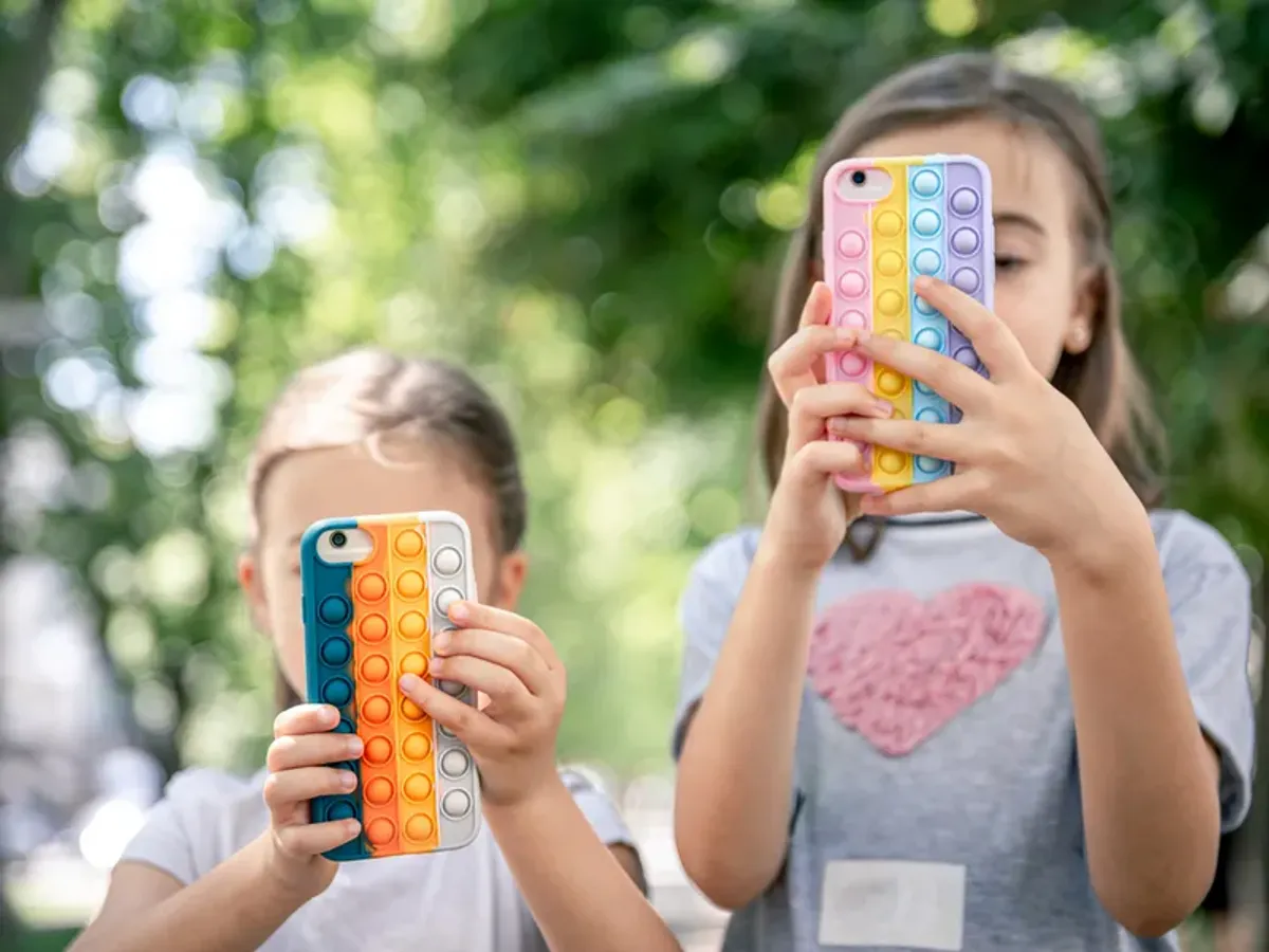 Folosirea excesivă a ecranelor, o problemă socială și de sănătate pentru copii - Foto: magnific.com
