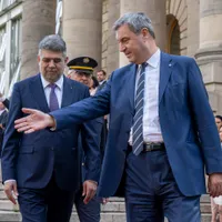 De ce l-a invitat Ciolacu pe premierul Bavariei la Castelul Bran? „Indiferent cât usturoi mâncăm” - Foto: Profimediaimages.ro