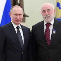 Vladimir Putin și  Viktor Vekselberg. /  Foto: nbcnews.com
