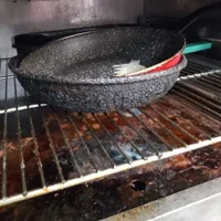Centrele pentru vârstnici, controlate de ANPC: mizerie, alimente expirate, mucegai. - Foto: ANPC