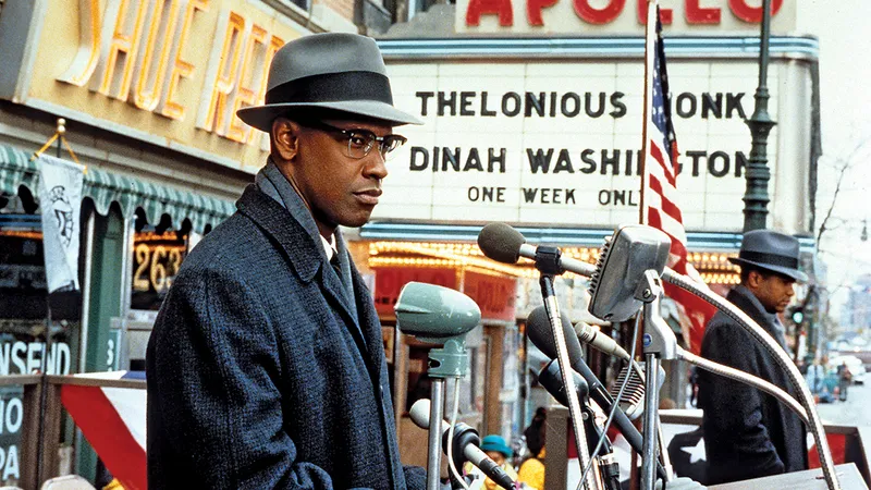 FRATELE MALCOLM Denzel Washington, a fost nominalizat la Oscar pentru interpretarea lui Malcolm X, aici în timpul vizitei sale din 24 februarie 1965