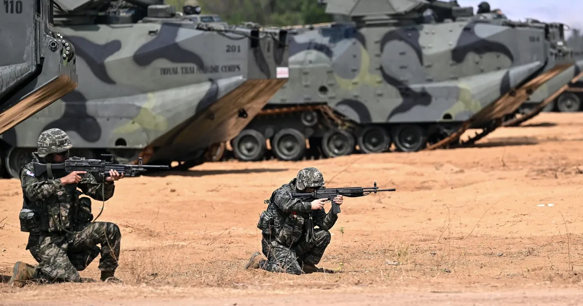 VIDEO O pace „încheiată” de Trump s-a transformat într-un război de invazie. Care sunt țările implicate? • Newsweek România