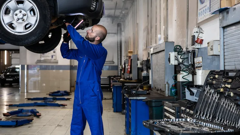 Jale, în service-urile auto din România: lucrări de mântuială, piese neschimbate, facturi umflate. - Foto: pexels.com/Artem Podrez