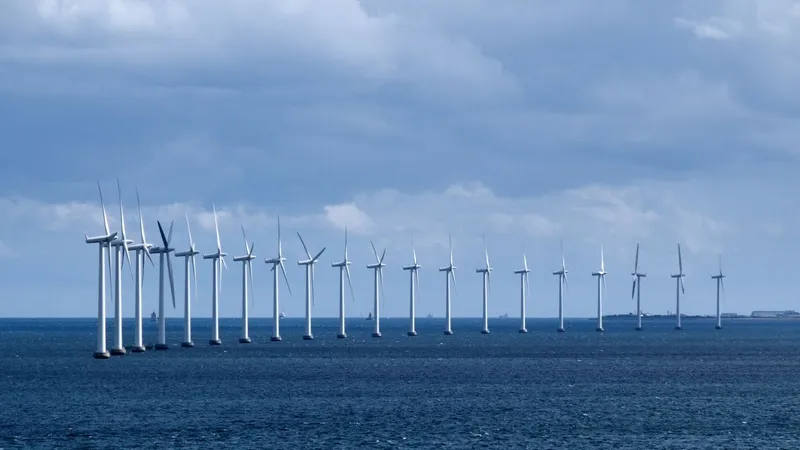 Turbine eoliene la graniţa cu România - Foto: Flickr/ Lars Plougmann