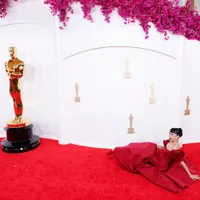 Moment stânjenitor la premiile Oscar. O actriță a căzut pe covorul roșu - Foto: Profimedia images